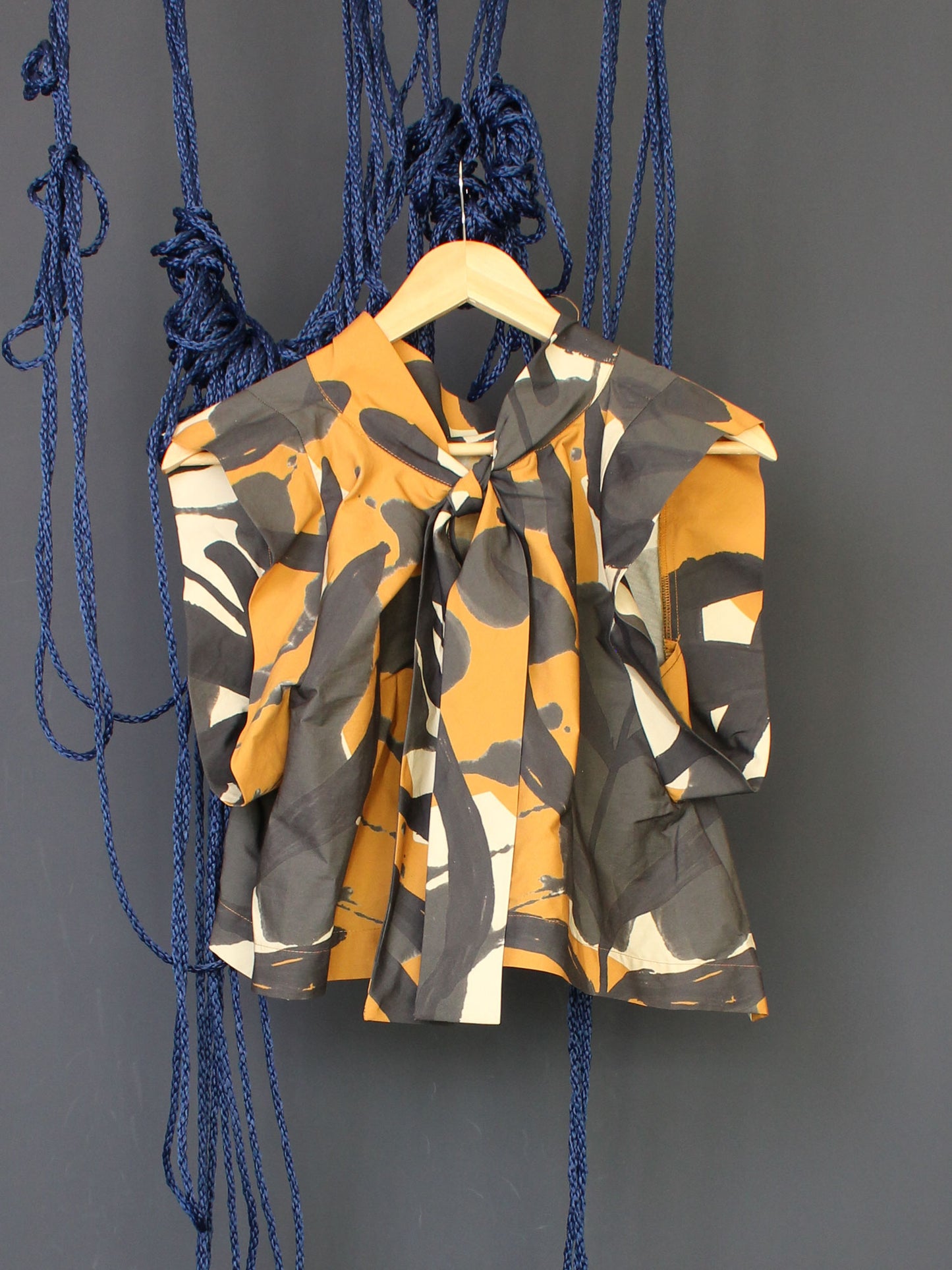 Bow Top Blom Print